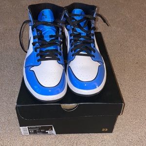 Air Jordan 1 Mid SE